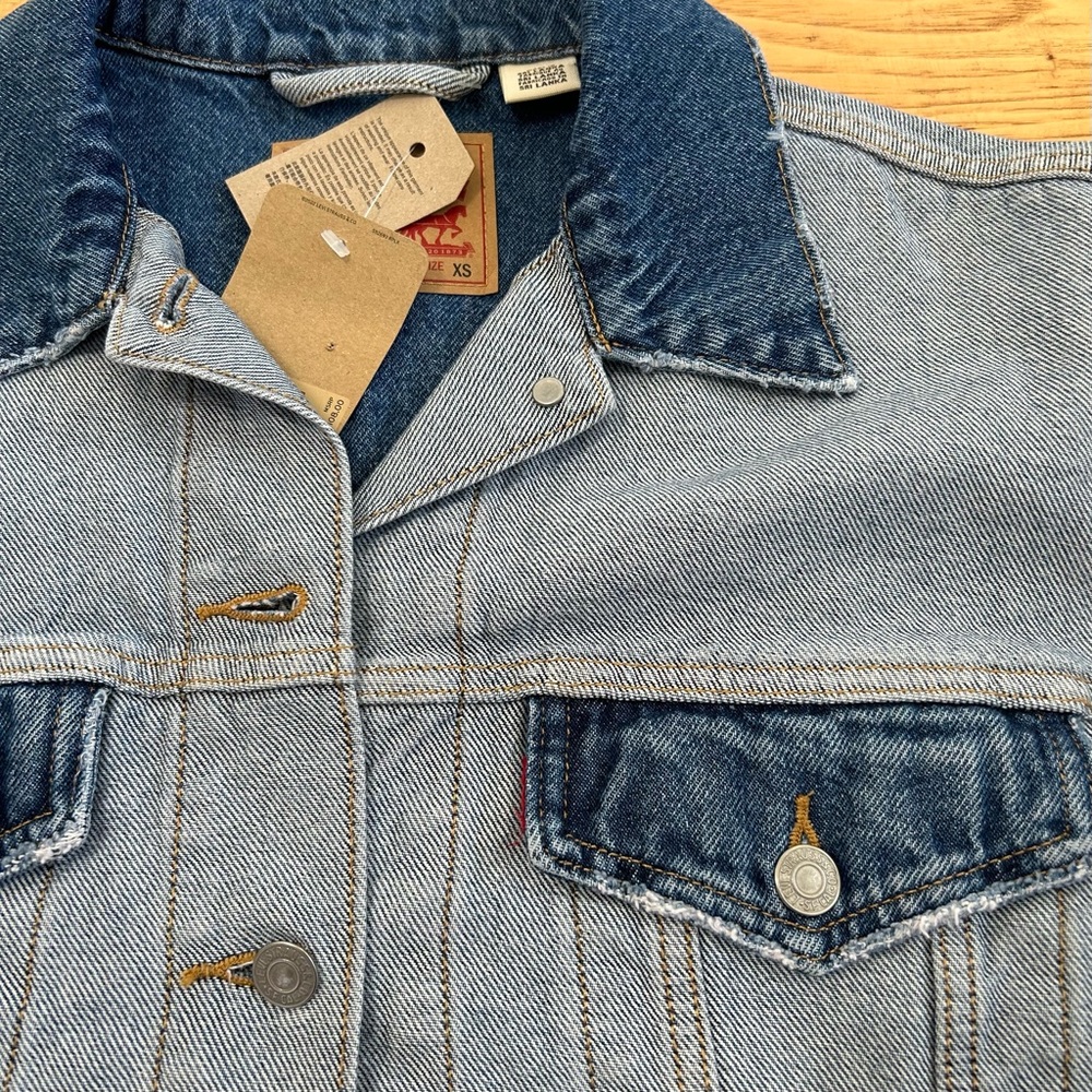 Levi’s Denim Jacket XS Two Tone Blue Jacket NWT 90s Trucker Style Cotton - Picture 4 of 9